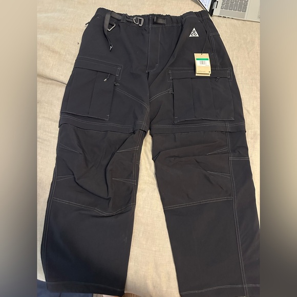 BRAND NEW Nike ACG Pants zip off shorts. XL - Picture 1 of 4